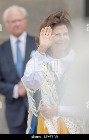 Stockholm, Suède. 6 juin, 2018. Fête nationale suédoise avec le roi Carl XVI et la reine Silvia au château royal de Stockholm d'ouverture Cérémonie pour le public. Credit : Stefan Holm/Alamy Live News Banque D'Images