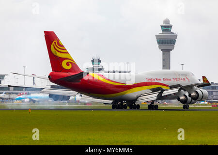 La rivière Yangtze, compagnies aériennes Cargo, Boeing 747-481 (BDSF), près de l'aéroport Schiphol d'Amsterdam, en Hollande du Nord, Pays-Bas, Banque D'Images