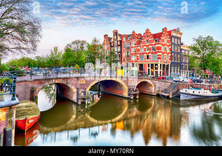 Ponts sur les canaux à Amsterdam, Pays-Bas Banque D'Images