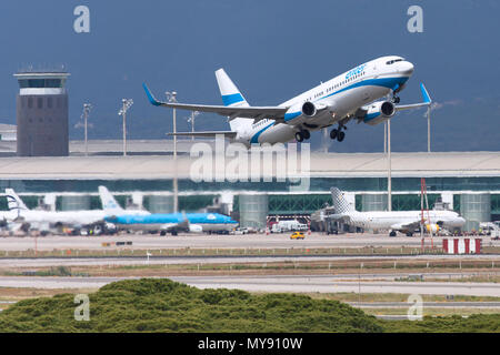 Barcelone, Espagne - 26 mai 2018 : Boeing 737-800 d'air entrer décollant de l'aéroport El Prat de Barcelone, Espagne. Banque D'Images