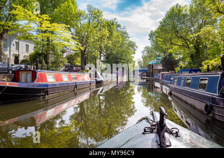 15-04 Voyage à travers la petite Venise sur le Regent's Canal, London, UK Banque D'Images