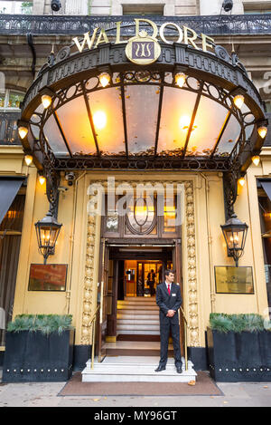 Le Waldorf Hilton Hotel, Londres, Angleterre, RU Banque D'Images