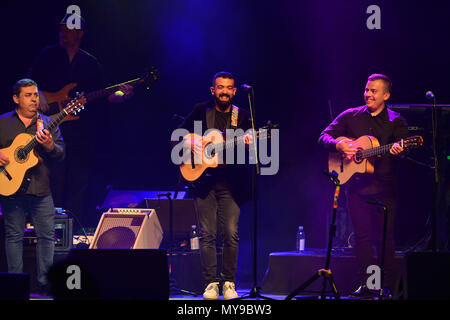 Des Gipsy Kings avec Nicolas Reyes et Tonino Baliardo effectue sur scène au Hard Rock Event Center sur Mai 05, 2018 à Hollywood, en Floride avec les Gipsy Kings : où : Hollywood, Florida, United States Quand : 06 mai 2018 Credit : Johnny Louis/WENN.com Banque D'Images