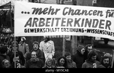 Plus de 5000 enseignants démontrer contre le chômage le 27 janvier 1977 à Dortmund (Allemagne). Dans le monde d'utilisation | Banque D'Images