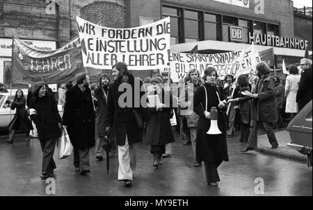 Plus de 5000 enseignants démontrer contre le chômage le 27 janvier 1977 à Dortmund (Allemagne). Dans le monde d'utilisation | Banque D'Images