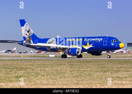 Stuttgart, Allemagne - 6 Avril, 2018 : Eurowings Airbus A320 avion à l'aéroport de Stuttgart (STR) en Allemagne. Dans le monde d'utilisation | Banque D'Images