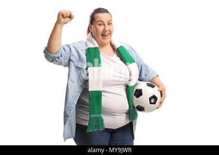 Fan de football féminin joyeux avec un foulard et un geste de football avec sa main isolé sur fond blanc Banque D'Images