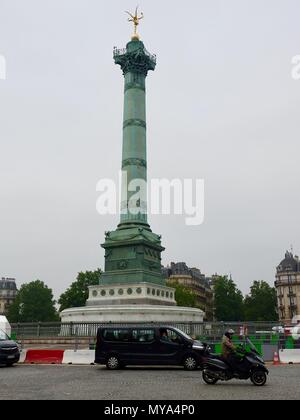 Colonne de juillet commenerating la Révolution française de 1830 juste après l'échafaudage a été enlevé après une année de rénovation, Paris, France Banque D'Images