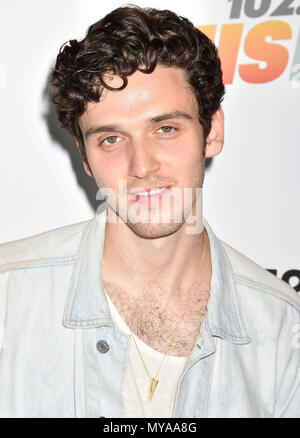 LOS ANGELES, CA - 02 juin : Lauv arrive au iHeartRadio 2018 Wango Tango par AT&T à la Banc de Californie Stadium le 2 juin 2018 à Los Angeles, Californie. Banque D'Images