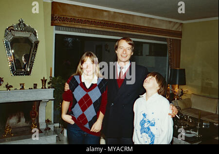 Michael Prinz von den Töchtern Preußen mit Micaela (liens) und Nataly, Deutschland 1981. Michael Prince de Prusse avec ses filles Micaela (à gauche) et Nataly, Deutschland 1981. Banque D'Images