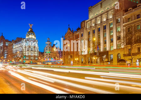 Calle de Alcalá et le bâtiment Metropolis au centre-ville de Madrid Espagne Banque D'Images