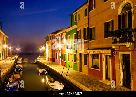 Maisons colorées sur l'île de Burano, Venise, Italie Banque D'Images