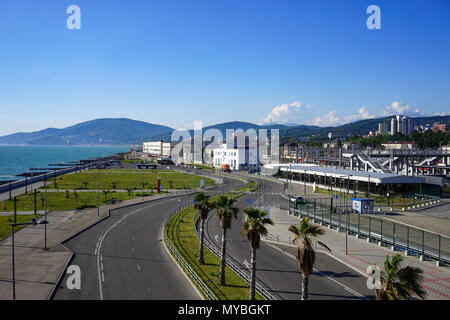 Paysage avec vue sur les zones de la station gare Adler. Sochi, Russie, le 1 er juin 2015. Banque D'Images