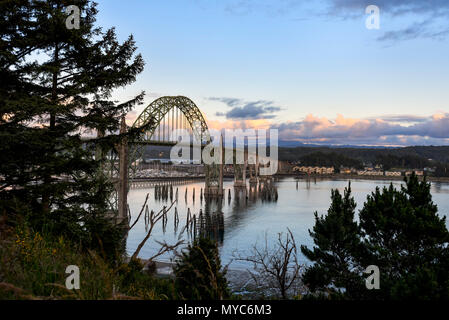 Yaquina Bay Bridge, Newport, Oregon Banque D'Images
