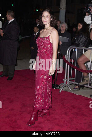 06 Nov 2000, Los Angeles, Californie, USA --- légende originale : Planète Rouge première mondiale a eu lieu au Westwood Village Theatre de Los Angeles. --- Image par © MichelB / USACarrie-Anne Moss pour Premiere Red Carpet Event, Vertical, USA, Cinéma, Célébrités, photographie, Bestof, Arts, Culture et divertissement, Célébrités Topix fashion / Vertical, Best of, événement dans la vie d'Hollywood, Californie - Tapis rouge et en backstage, USA, Cinéma, Célébrités, cinéma, télévision, Célébrités célébrités musique, photographie, Arts et culture, Bestof, divertissement, Topix vertical, une personne, en Banque D'Images