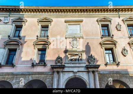 Padoue, Italie - 28 avril : Façade du Palais Bo, siège historique de l'Université de Padoue depuis 1539 et encore en usage de nos jours, Padoue Italie, Avril Banque D'Images