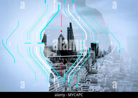La gestion des processus d'analyse de données d'affaires.Schéma de double exposition de succès businessman using digital tablet avec Londres et les médias sociaux d Banque D'Images