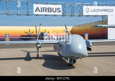 BERLIN, ALLEMAGNE - Apr 27, 2018 : Airbus EADS Harfang drone UAV militaires armés sur l'affichage à l'ILA Berlin Air Show. Banque D'Images