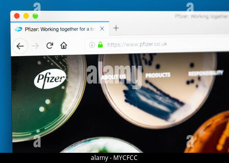 Londres, Royaume-Uni - 23 MAI 2018 : La page d'accueil du site web officiel de Pfizer - le conglomérat pharmaceutique américaine, le 23 mai 2018. Banque D'Images
