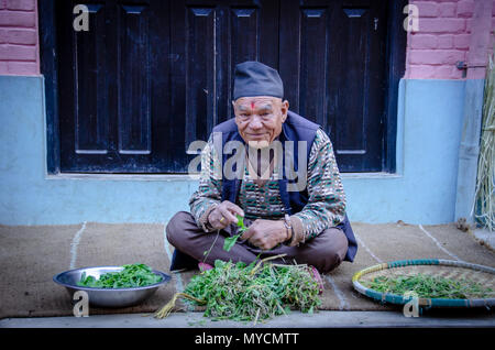 Un homme âgé dans Bhaktapur, Népal Banque D'Images