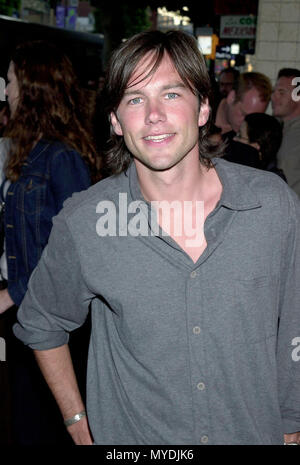 12 juil 2000, Los Angeles, Californie, USA --- Eddie Mills à l''Shadow Heures de premiere. 7/12/00-Los Angeles, CA --- Image par © . / USAEddie Mills Red Carpet Event, Vertical, USA, Cinéma, Célébrités, photographie, Bestof, Arts, Culture et divertissement, Célébrités Topix fashion / Vertical, Best of, événement dans la vie d'Hollywood, Californie - Tapis rouge et en backstage, USA, Cinéma, Célébrités, cinéma, télévision, Célébrités célébrités musique, photographie, Arts et culture, Bestof, divertissement, Topix, vertical, une seule personne tsuni@Gamma-USA.com enquête, portrait, portrait, Banque D'Images