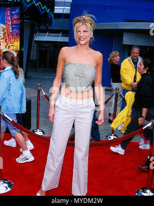 15 avr 2000, Hollywood, Los Angeles, Californie, USA --- Kristen Johnston à la première de The Flintstones in Viva Rock Vegas. --- Image par © . / USAKristen Johnston posant pour les caméras Red Carpet Event, Vertical, USA, Cinéma, Célébrités, photographie, Bestof, Arts, Culture et divertissement, Célébrités Topix fashion / Vertical, Best of, événement dans la vie d'Hollywood, Californie - Tapis rouge et en backstage, USA, Cinéma, Célébrités, cinéma, télévision, Célébrités célébrités musique, photographie, Arts et culture, Bestof, divertissement, Topix, vertical, enquête tsuni@Gamma-USA. Banque D'Images