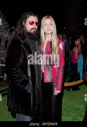 08 Nov 2000, Los Angeles, Californie, USA --- légende originale : Dr. Seuss' How The Grinch Stole Christmas Premiere s'est tenue à l'Universal Amphitheatre de Los Angeles. --- Image par © . / Zombie USARob avec date à Premiere Red Carpet Event, Vertical, USA, Cinéma, Célébrités, photographie, Bestof, Arts, Culture et divertissement, Célébrités Topix fashion / Vertical, Best of, événement dans la vie d'Hollywood, Californie - Tapis rouge et en backstage, USA, Cinéma, Célébrités, cinéma, télévision, Célébrités célébrités Musique, Photographie, arts, Bestof de la Culture et du divertissement, Topix Banque D'Images