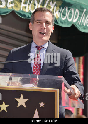 Farrell sera honoré par une étoile sur le Hollywood Walk of Fame à Los Angeles. Match 24, 2015. Eric garcetti Eric garcetti événement dans la vie d'Hollywood, Californie - Red Carpet Event, USA, Cinéma, Célébrités, photographie, Bestof, Arts, Culture et divertissement, Célébrités, Mode Topix Meilleur de Hollywood, la vie, événement dans la vie d'Hollywood, Californie - cinéma, télévision, célébrités, célébrités de la musique, Topix Bestof, Arts, Culture et loisirs, photographie, tsuni@Gamma-USA.com , Tsuni enquête de crédit / USA, honoré par une étoile sur le Hollywood Walk ofFame à Los Angeles, 2015 Banque D'Images