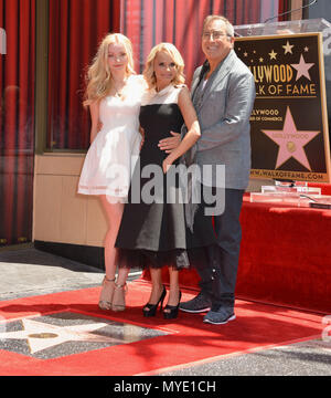 Kristin Chenoweth star 024 Dove Cameron, Kenny Ortega Kristin Chenoweth honoré avec une étoile sur le Hollywood Walk of Fame à Los Angeles. En face de l'Pantage Theater. 24 juillet 2015.Kristin Chenoweth star 024 Dove Cameron, Kenny Ortega événement dans la vie d'Hollywood, Californie - Red Carpet Event, USA, Cinéma, Célébrités, photographie, Bestof, Arts, Culture et divertissement, Célébrités, Mode Topix Meilleur de Hollywood, la vie, événement dans la vie d'Hollywood, Californie - cinéma, télévision, célébrités, célébrités de la musique, Topix Bestof, Arts, Culture et loisirs, photographie, enquête Banque D'Images