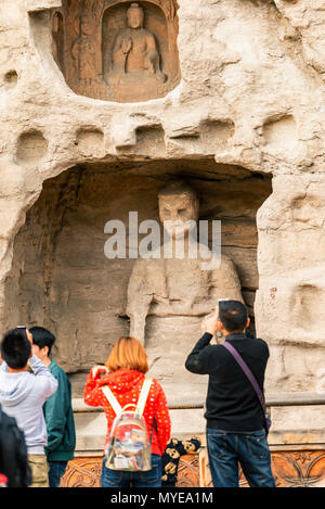 Daton, Daton, Chine. 6 juin, 2018. Datong, CHINE 6e juin 2018:Les Grottes de Yungang, les grottes autrefois Wuzhoushan, temple bouddhiste chinois sont anciennes grottes près de la ville de Datong dans la province du Shanxi. Ils sont d'excellents exemples de rock-cut et l'architecture de l'un des trois plus célèbres sites de sculpture bouddhiste antique de la Chine. Les autres sont Mogao et Longmen. Crédit : SIPA Asie/ZUMA/Alamy Fil Live News Banque D'Images