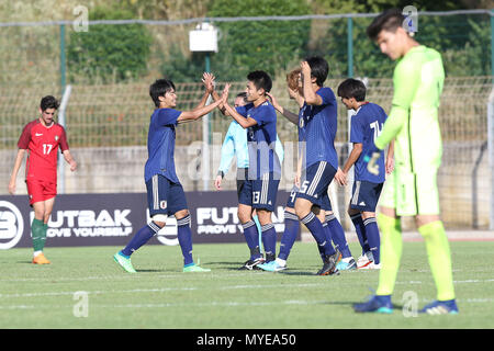 (L-R) Kaoru Mitoma et Ayase Ueda (JPN) célébrer après le tournoi de Toulon 2018 match du groupe C entre l'U-21 Japon 3-2 U-19 Portugal à Stade Jules Ladoumegue de Vitrolles, France, le 31 mai 2018. (Photo de bla) Banque D'Images