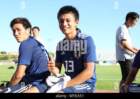 (L-R) Keita et endo Ayase Ueda (JPN) après le tournoi de Toulon 2018 match du groupe C entre l'U-21 Japon 3-2 U-19 Portugal à Stade Jules Ladoumegue de Vitrolles, France, le 31 mai 2018. (Photo de bla) Banque D'Images