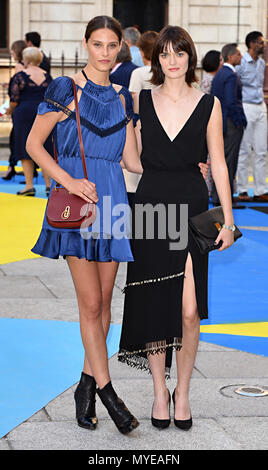 Londres, Royaume-Uni. 6 juin, 2018. Charlotte Wiggins et Sam Rollinson à la Royal Academy of Arts Exposition de l'été partie d'aperçu à la Royal Academy de Londres, le mercredi 6 juin 2018 Photo par Keith Mayhew Crédit : KEITH MAYHEW/Alamy Live News Banque D'Images