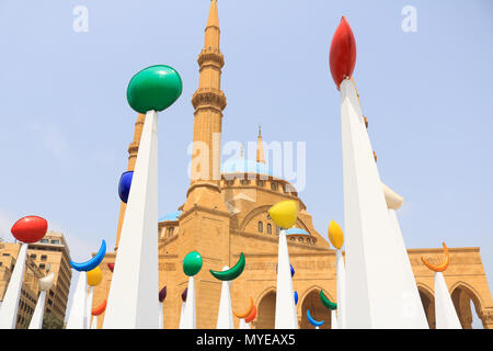 Beyrouth Liban 7 juin 2018 décorations islamique s'affichent dans la Place des Martyrs à Beyrouth avant de Mohammed Al Amin mosque pour commémorer le mois du Ramadan qui se termine le 15 juin. Traditionnellement, le ramadan tombe le neuvième mois du calendrier islamique, et est observé par les musulmans du monde entier comme un mois de jeûne (Saoum) pour commémorer la première révélation du Coran au prophète Muhammad Crédit : amer ghazzal/Alamy Live News Banque D'Images