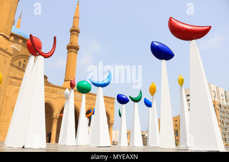 Beyrouth Liban 7 juin 2018 décorations islamique s'affichent dans la Place des Martyrs à Beyrouth avant de Mohammed Al Amin mosque pour commémorer le mois du Ramadan qui se termine le 15 juin. Traditionnellement, le ramadan tombe le neuvième mois du calendrier islamique, et est observé par les musulmans du monde entier comme un mois de jeûne (Saoum) pour commémorer la première révélation du Coran au prophète Muhammad Crédit : amer ghazzal/Alamy Live News Banque D'Images