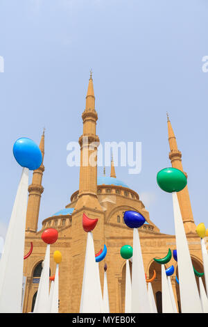 Beyrouth Liban 7 juin 2018 décorations islamique s'affichent dans la Place des Martyrs à Beyrouth avant de Mohammed Al Amin mosque pour commémorer le mois du Ramadan qui se termine le 15 juin. Traditionnellement, le ramadan tombe le neuvième mois du calendrier islamique, et est observé par les musulmans du monde entier comme un mois de jeûne (Saoum) pour commémorer la première révélation du Coran au prophète Muhammad Crédit : amer ghazzal/Alamy Live News Banque D'Images