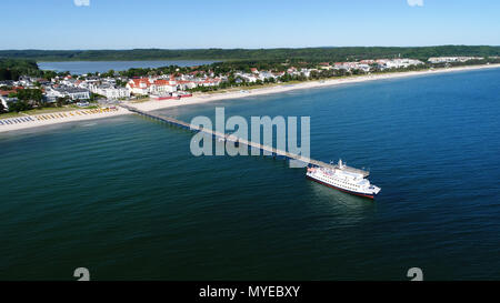 Binz, Allemagne. 07 juin 2018, Toursitst visiter la plage de l'île de Rügen. La météo Super permet au caissiers d'hôtels et les propriétaires d'un grand nombre de sonnerie, compte tenu de la somme d'argent qui se met en eux. Premier rapport hôtels réservé-out de capacités pour l'prochain week-end. Par le week-end, l'été, les températures devraient se poursuivre dans le nord. Photo : Stefan Sauer/dpa dpa : Crédit photo alliance/Alamy Live News Banque D'Images