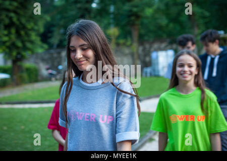 Monza, Italie. Juin 2018, 5ème. Barth Italia charity event : adolescents modèles montrent les vêtements conçus au bénéfice du Barth syndrome association Credit : paysages italiens/Alamy Live News Banque D'Images