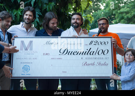 Monza, Italie. Juin 2018, 5ème. Barth Italia charity event : entreprises compagnie donne un chèque d'un fonds de bienfaisance au profit de la Barth syndrome association Credit : paysages italiens/Alamy Live News Banque D'Images