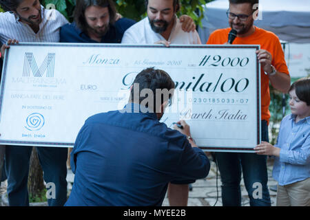 Monza, Italie. Juin 2018, 5ème. Barth Italia charity event : entreprises compagnie donne un chèque d'un fonds de bienfaisance au profit de la Barth syndrome association Credit : paysages italiens/Alamy Live News Banque D'Images