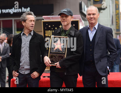 Ron Howard star 005 Brian Grazer, Michael Keaton Ron Howard honoré avec une étoile sur le Hollywood Walk of Fame à Los Angeles. 10 Décembre, 2015.Ron Howard star 005 Brian Grazer, Michael Keaton événement dans la vie d'Hollywood, Californie - Red Carpet Event, USA, Cinéma, Célébrités, photographie, Bestof, Arts, Culture et divertissement, Célébrités, Mode Topix Meilleur de Hollywood, la vie, événement dans la vie d'Hollywood, Californie - cinéma, télévision, célébrités, célébrités de la musique, Topix Bestof, Arts, Culture et loisirs, photographie, tsuni@Gamma-USA.com , Tsuni enquête de crédit / USA, Banque D'Images