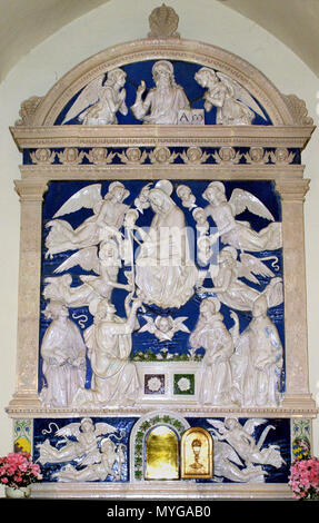 . Dansk : Andrea della Robbia, Marias Himmelfart, La Verna Italiano : Andrea della Robbia, Assunzione di Maria. Smaltata terre cuite nel Santuario della Verna, un Chiusi. . Juin 2007. Gunnar Bach Pedersen 314 LaVerna SantaMaria1 Banque D'Images