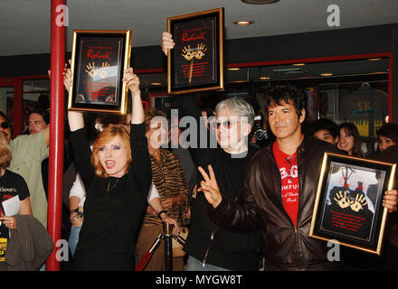 BLONDIE ( ChrisStein, Debbie Harry et Clem Burke ) intronisé dans l'Hollywood's RockWalk à Los Angeles. Le 22 mai 2006. - 04   SteinSt Blondie DHarry BurkeCl.jpg04   SteinSt Blondie DHarry BurkeCl événement dans la vie d'Hollywood, Californie - Red Carpet Event, USA, Cinéma, Célébrités, photographie, Bestof, Arts, Culture et divertissement, Célébrités, Mode Topix Meilleur de Hollywood, la vie, événement dans la vie d'Hollywood, Californie - cinéma, télévision, célébrités, célébrités de la musique, Topix Bestof, Arts, Culture et divertissement, la photographie, l'enquête de crédit , tsuni@Gamma-USA.com Banque D'Images