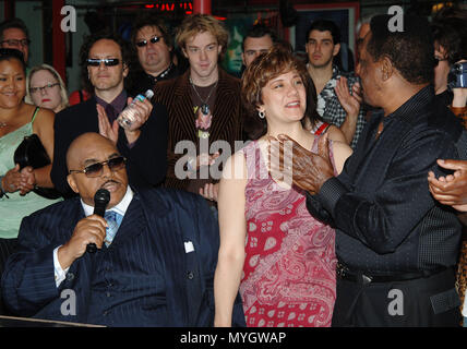 Solomon Burke, Ike Turner, Robert Cray et postumly Muddy Waters ( posant avec la fille de Jimmy Hendrix ) sont admis sur le Rock Walk of Fame au centre de Guitare de Los Angeles d'ions. Le 4 avril 2005.  BurkeSol - 04  Hendrix TurnerI.jpg04 BurkeSol  Hendrix TurnerI événement dans la vie d'Hollywood, Californie - Red Carpet Event, USA, Cinéma, Célébrités, photographie, Bestof, Arts, Culture et divertissement, Célébrités, Mode Topix Meilleur de Hollywood, la vie, événement dans la vie d'Hollywood, Californie - cinéma, télévision, célébrités, célébrités Musique Bestof, Topix, Arts, Culture et en Banque D'Images