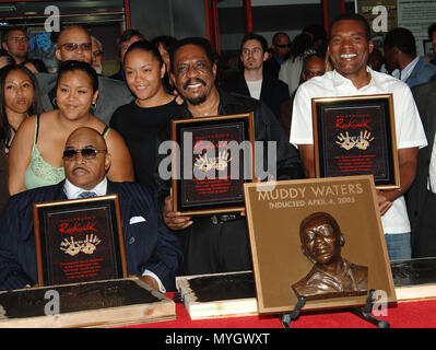 Solomon Burke, Ike Turner, Robert Cray et postumly les eaux boueuses ont été intronisé au Rock Walk of Fame au centre de Guitare de Los Angeles d'ions. Le 4 avril 2005. - 06  CrayRob BurkeS TurnerI.jpg06  CrayRob BurkeS TurnerI événement dans la vie d'Hollywood, Californie - Red Carpet Event, USA, Cinéma, Célébrités, photographie, Bestof, Arts, Culture et divertissement, Célébrités, Mode Topix Meilleur de Hollywood, la vie, événement dans la vie d'Hollywood, Californie - cinéma, télévision, célébrités, célébrités de la musique, Topix Bestof, Arts, Culture et loisirs, photographie, enquête tsuni@Ga Banque D'Images