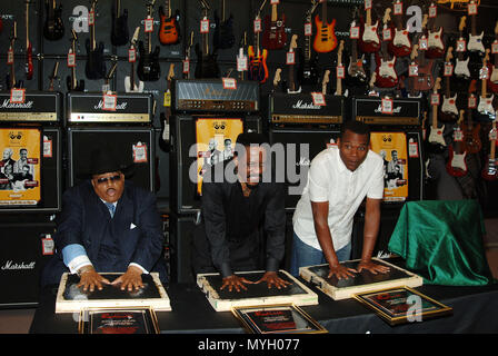 Solomon Burke, Ike Turner, Robert Cray et postumly les eaux boueuses ont été intronisé au Rock Walk of Fame au centre de Guitare de Los Angeles d'ions. Le 4 avril 2005.  BurkeSol - 12 TurnerIke CrayR BurkeSol 12.jpg TurnerIke CrayR événement dans la vie d'Hollywood, Californie - Red Carpet Event, USA, Cinéma, Célébrités, photographie, Bestof, Arts, Culture et divertissement, Célébrités, Mode Topix Meilleur de Hollywood, la vie, événement dans la vie d'Hollywood, Californie - cinéma, télévision, célébrités, célébrités de la musique, Topix Bestof, Arts, Culture et loisirs, photographie, enquête tsun Banque D'Images