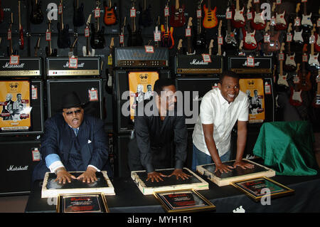 Solomon Burke, Ike Turner, Robert Cray et postumly les eaux boueuses ont été intronisé au Rock Walk of Fame au centre de Guitare de Los Angeles d'ions. Le 4 avril 2005. - 40   Burke Turner Cray042.jpg40   Burke Turner Cray042 événement dans la vie d'Hollywood, Californie - Red Carpet Event, USA, Cinéma, Célébrités, photographie, Bestof, Arts, Culture et divertissement, Célébrités, Mode Topix Meilleur de Hollywood, la vie, événement dans la vie d'Hollywood, Californie - cinéma, télévision, célébrités, célébrités de la musique, Topix Bestof, Arts, Culture et loisirs, photographie, enquête tsuni@Gamma- Banque D'Images