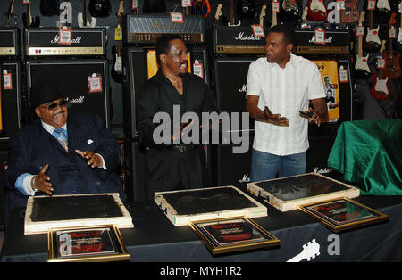 Solomon Burke, Ike Turner, Robert Cray et postumly les eaux boueuses ont été intronisé au Rock Walk of Fame au centre de Guitare de Los Angeles d'ions. Le 4 avril 2005. - 40   Burke Turner Cray043.jpg40   Burke Turner Cray043 événement dans la vie d'Hollywood, Californie - Red Carpet Event, USA, Cinéma, Célébrités, photographie, Bestof, Arts, Culture et divertissement, Célébrités, Mode Topix Meilleur de Hollywood, la vie, événement dans la vie d'Hollywood, Californie - cinéma, télévision, célébrités, célébrités de la musique, Topix Bestof, Arts, Culture et loisirs, photographie, enquête tsuni@Gamma- Banque D'Images