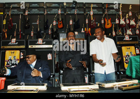 Solomon Burke, Ike Turner, Robert Cray et postumly les eaux boueuses ont été intronisé au Rock Walk of Fame au centre de Guitare de Los Angeles d'ions. Le 4 avril 2005. - 40   Burke Turner Cray044.jpg40   Burke Turner Cray044 événement dans la vie d'Hollywood, Californie - Red Carpet Event, USA, Cinéma, Célébrités, photographie, Bestof, Arts, Culture et divertissement, Célébrités, Mode Topix Meilleur de Hollywood, la vie, événement dans la vie d'Hollywood, Californie - cinéma, télévision, célébrités, célébrités de la musique, Topix Bestof, Arts, Culture et loisirs, photographie, enquête tsuni@Gamma- Banque D'Images