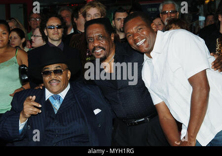 Solomon Burke, Ike Turner, Robert Cray et postumly les eaux boueuses ont été intronisé au Rock Walk of Fame au centre de Guitare de Los Angeles d'ions. Le 4 avril 2005. - 40   Burke Turner Cray045.jpg40   Burke Turner Cray045 événement dans la vie d'Hollywood, Californie - Red Carpet Event, USA, Cinéma, Célébrités, photographie, Bestof, Arts, Culture et divertissement, Célébrités, Mode Topix Meilleur de Hollywood, la vie, événement dans la vie d'Hollywood, Californie - cinéma, télévision, célébrités, célébrités de la musique, Topix Bestof, Arts, Culture et loisirs, photographie, enquête tsuni@Gamma- Banque D'Images